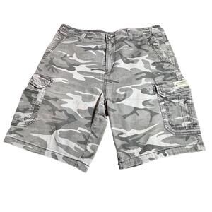 Grey and white camo cargo shorts with pockets #skater